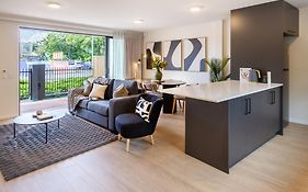 Tranquil 2 Bedroom Oasis, Sleeps 6
